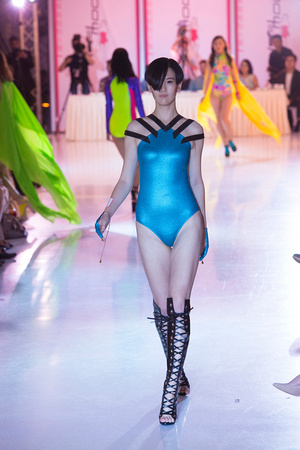 Yue Xuan Li in Aqua Couture007