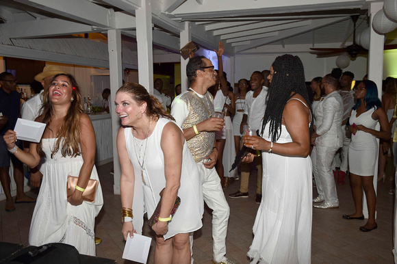 White & Gold party051