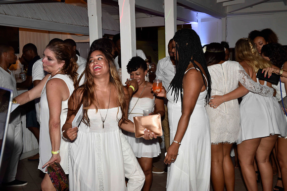 White & Gold party055