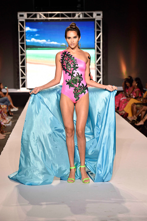 Aqua Couture by Roger Gary030