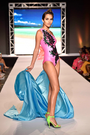 Aqua Couture by Roger Gary035